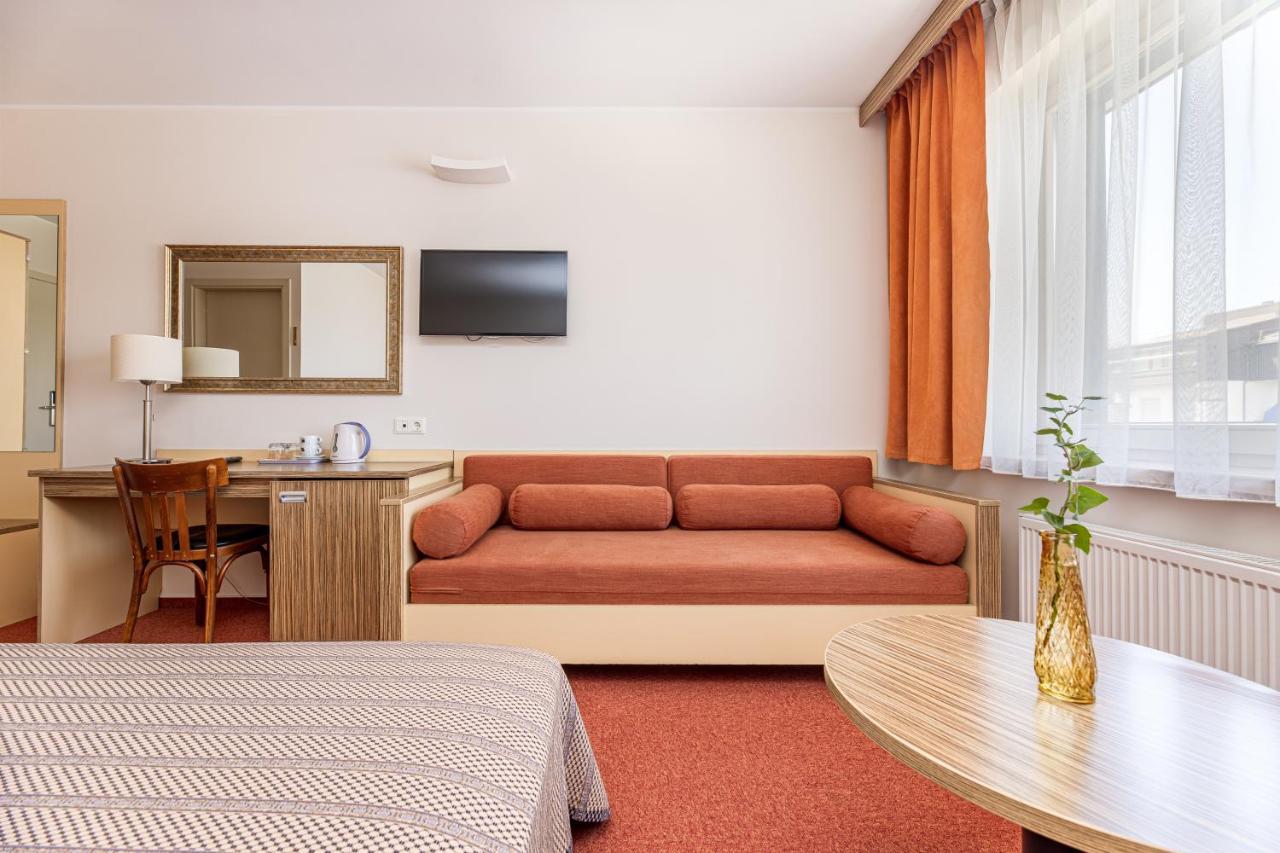 Info Hotel Паланга Экстерьер фото