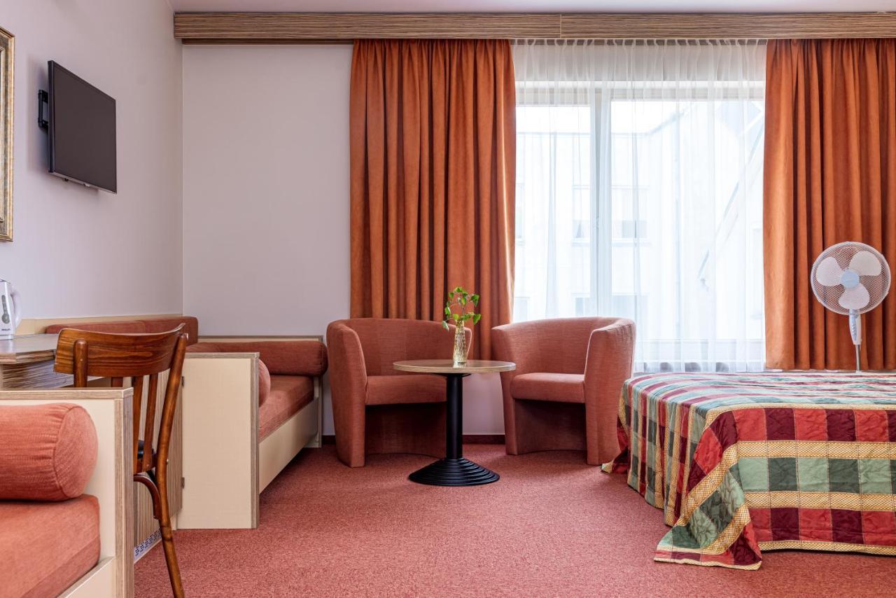Info Hotel Паланга Экстерьер фото