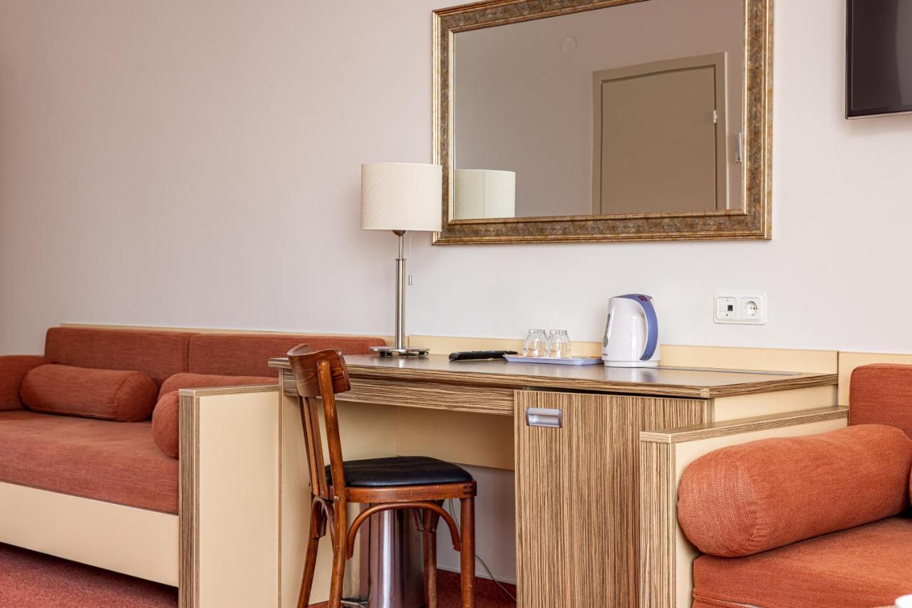Info Hotel Паланга Экстерьер фото