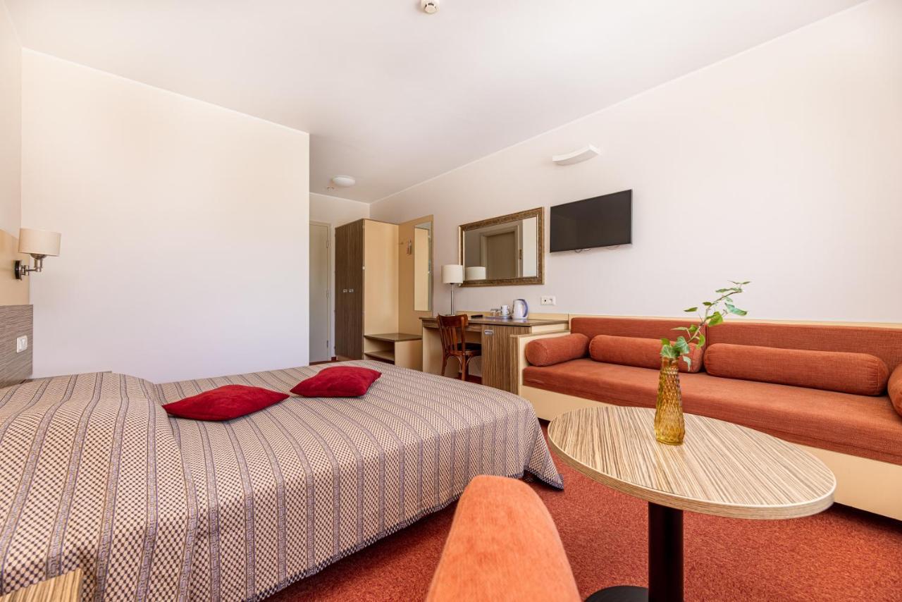 Info Hotel Паланга Экстерьер фото