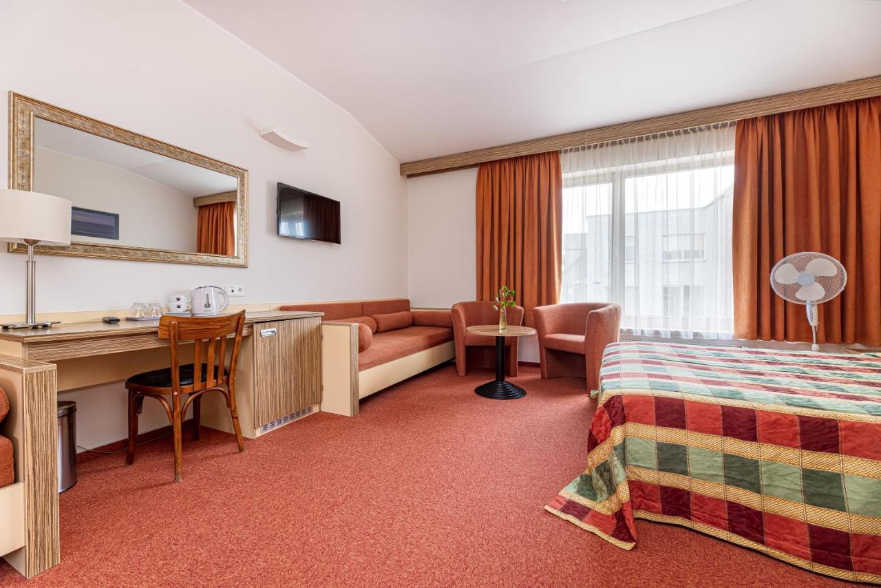 Info Hotel Паланга Экстерьер фото