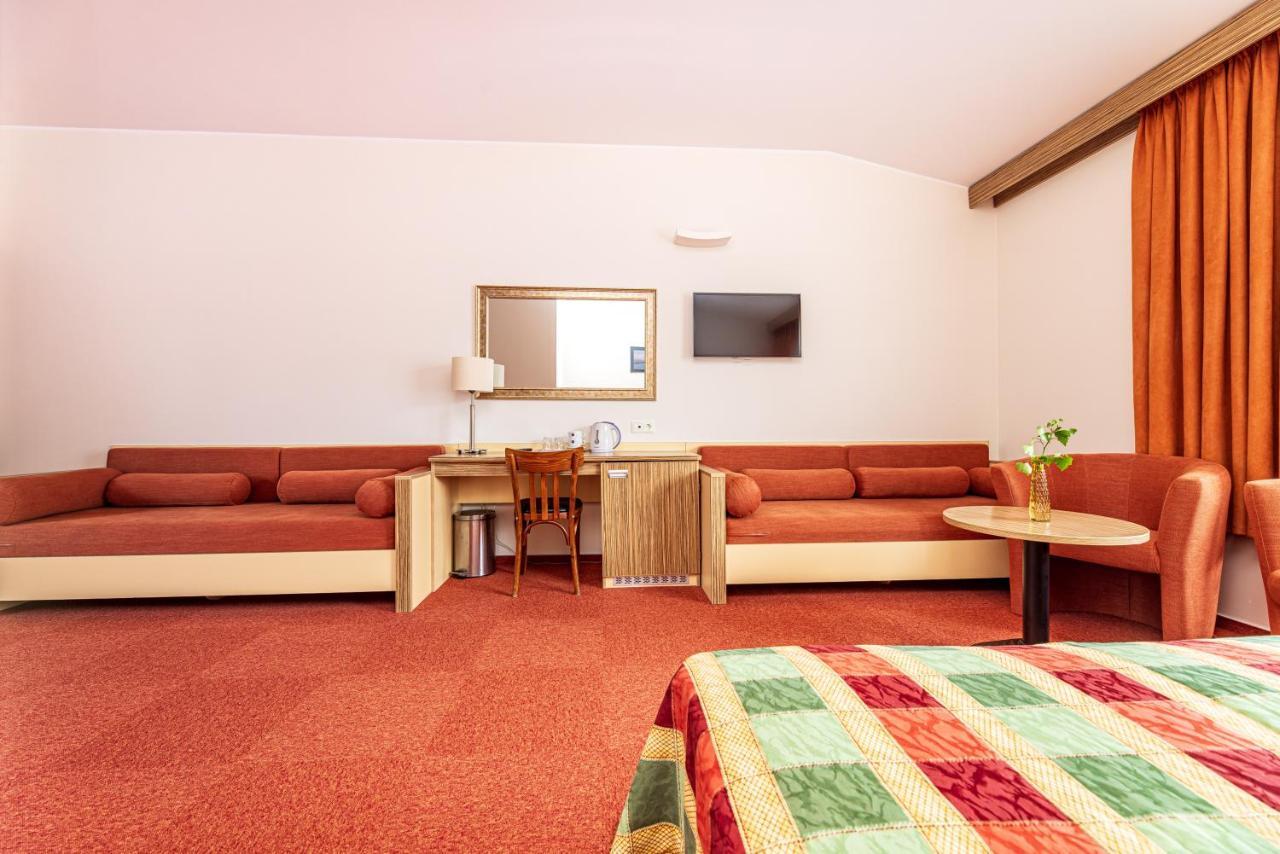 Info Hotel Паланга Экстерьер фото