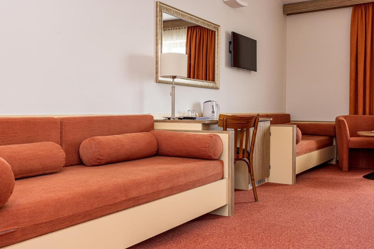 Info Hotel Паланга Экстерьер фото