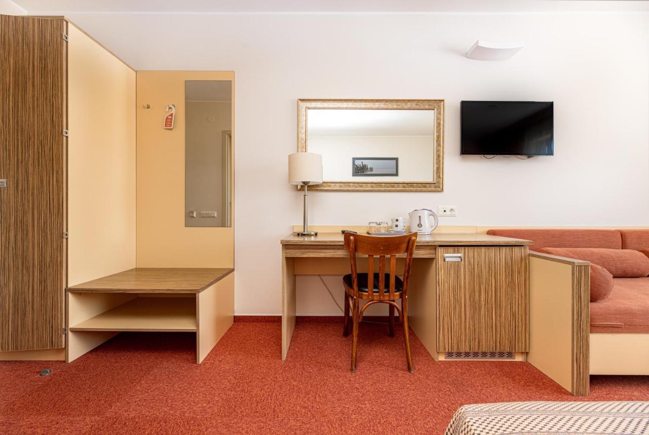 Info Hotel Паланга Экстерьер фото
