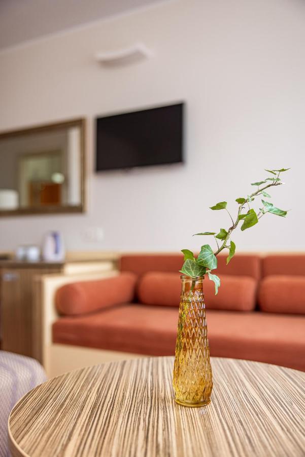 Info Hotel Паланга Экстерьер фото