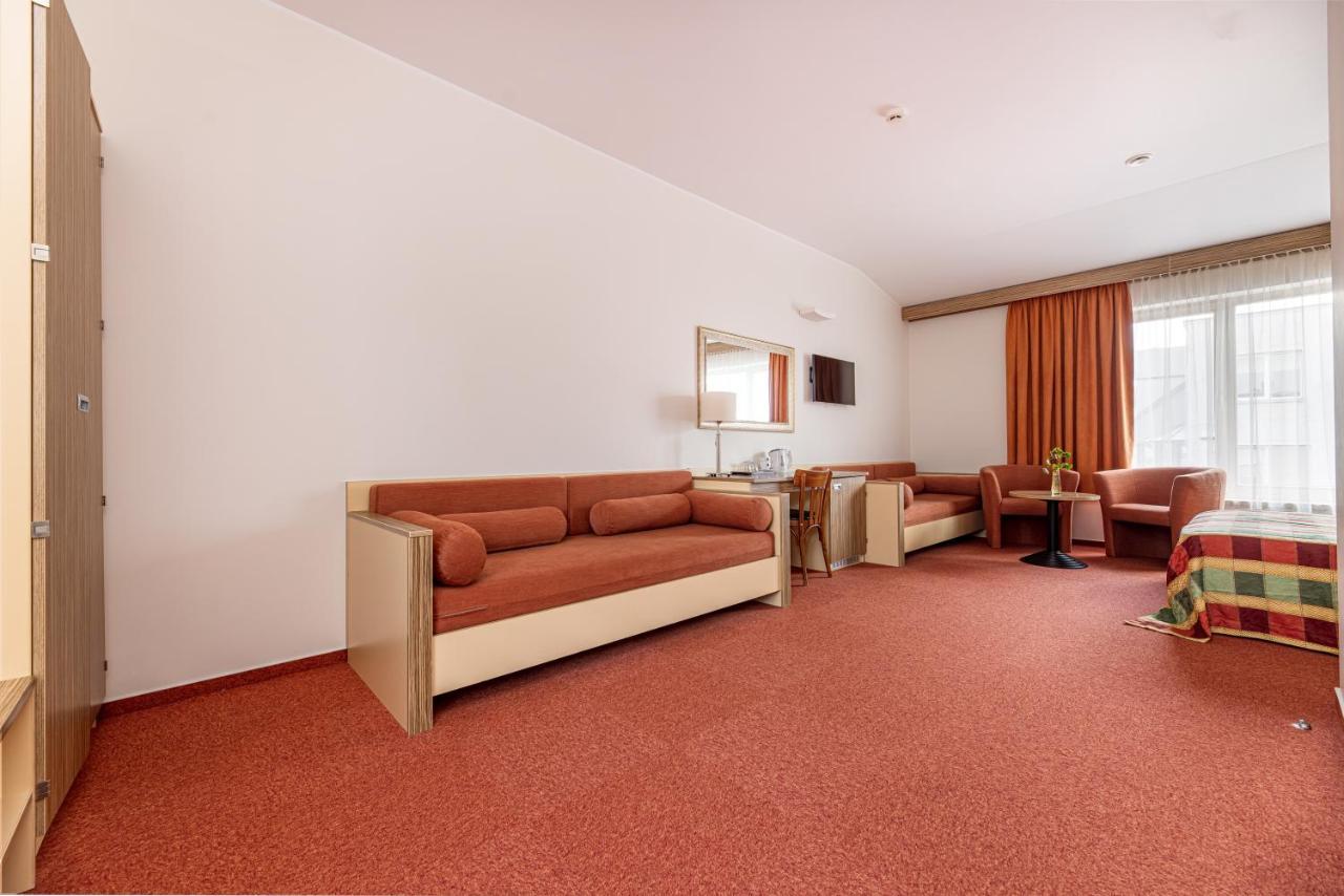 Info Hotel Паланга Экстерьер фото