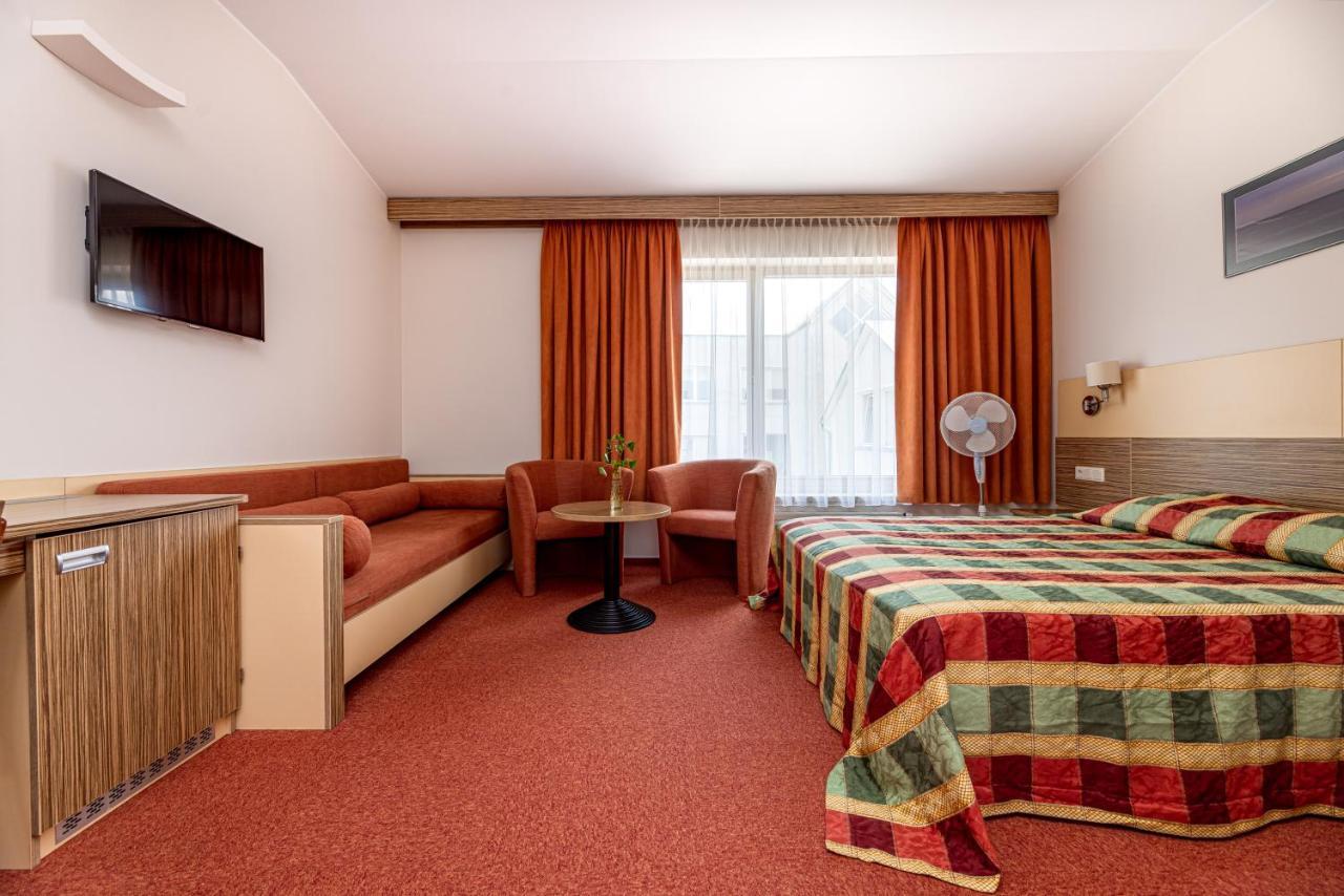 Info Hotel Паланга Экстерьер фото