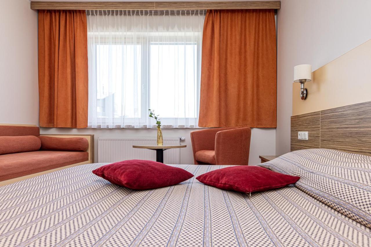 Info Hotel Паланга Экстерьер фото